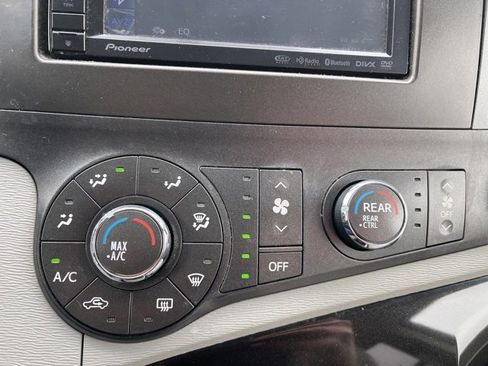 Used 2012 Toyota Sienna LE image 16