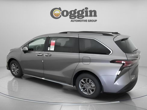 New 2026 Toyota Sienna XLE image 9