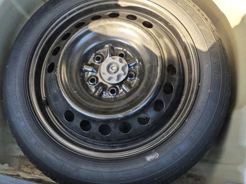 Used 2018 Toyota Camry LE image 13