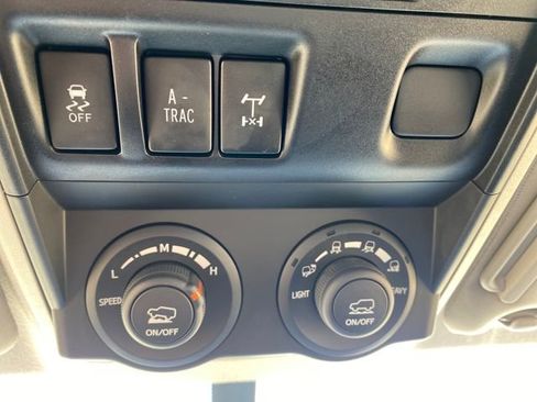 Used 2018 Toyota 4Runner TRD Off-Road image 22