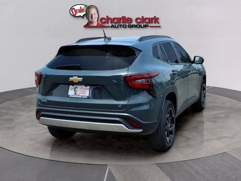 Used 2025 Chevrolet Trax LT FWD image 5