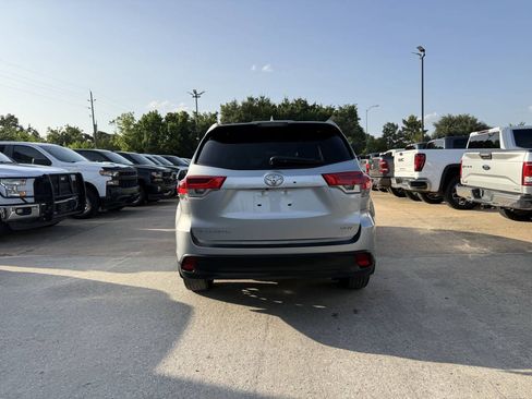 Used 2019 Toyota Highlander XLE FWD image 41