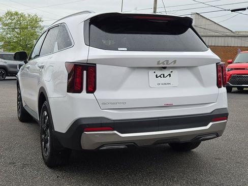 Certified 2025 Kia Sorento S w/ Panoramic Sunroof Package FWD image 18