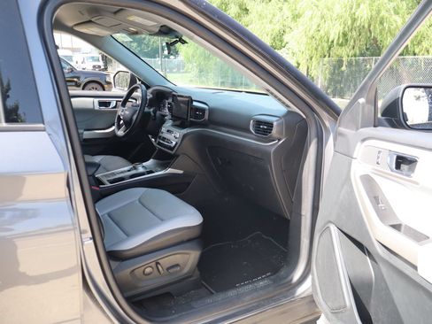 Used 2021 Ford Explorer XLT w/ Equipment Group 202A RWD image 29