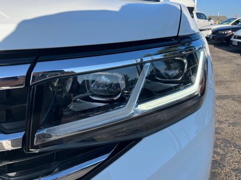 Used 2023 Volkswagen Atlas Cross Sport SE FWD image 42