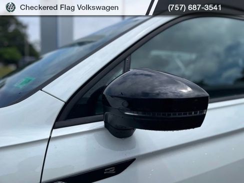 Used 2023 Volkswagen Tiguan SE R-Line FWD image 2