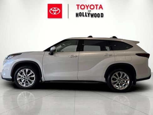 New 2026 Toyota Highlander Limited AWD/4WD image 8