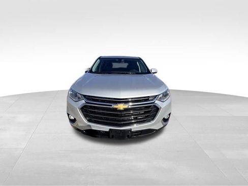 Used 2020 Chevrolet Traverse LT image 3