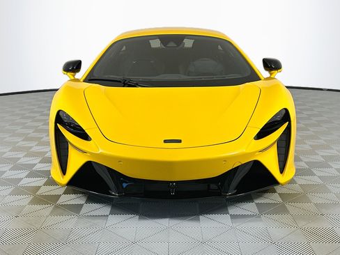Used 2025 McLaren Artura image 2