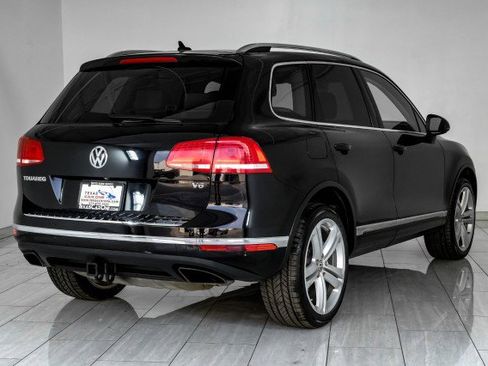 Used 2017 Volkswagen Touareg Executive AWD/4WD image 6