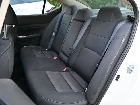 Used 2025 Nissan Altima 2.5 SV FWD image 8