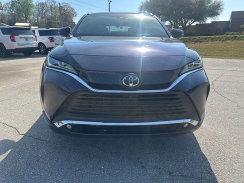 Used 2023 Toyota Venza Limited image 3