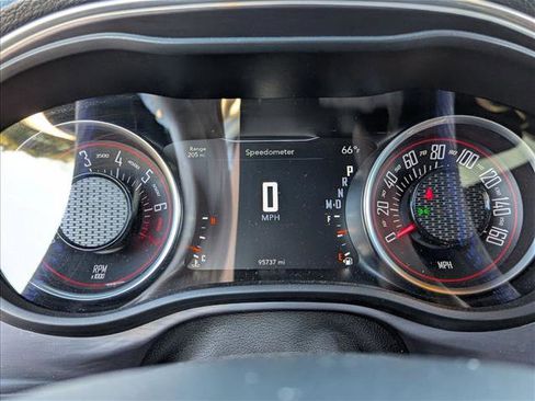 Used 2018 Dodge Challenger SXT image 9