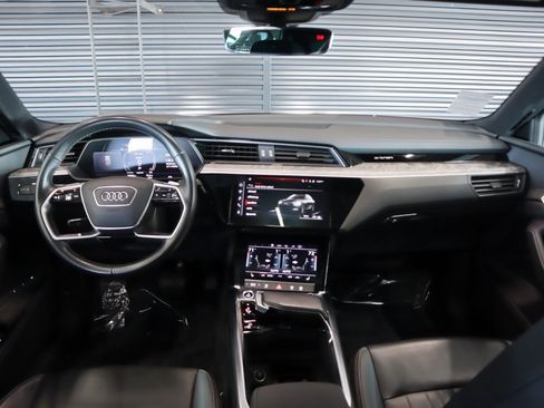 Used 2022 Audi e-tron Premium image 7