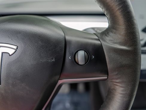 Used 2021 Tesla Model Y Long Range AWD/4WD image 17