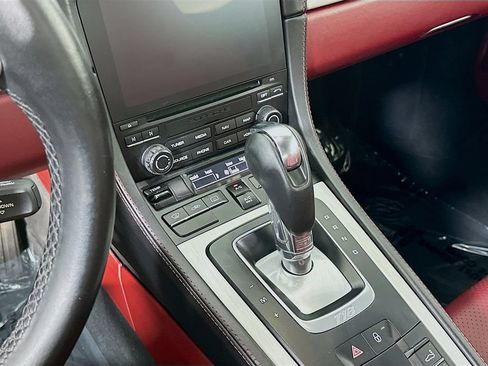 Used 2019 Porsche 718 Cayman RWD image 15