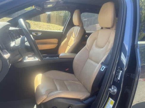 Used 2023 Volvo XC60 B5 Ultimate w/ Climate Package AWD/4WD image 4