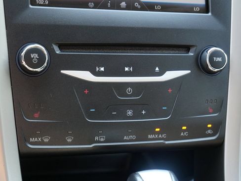 Used 2014 Ford Fusion SE w/ Equipment Group 202A FWD image 22