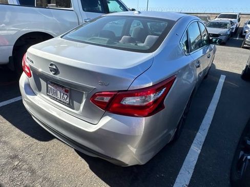 Used 2016 Nissan Altima 2.5 SV FWD image 5