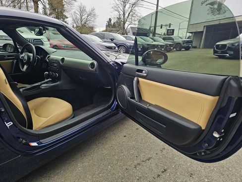 Used 2010 MAZDA MX-5 Miata Grand Touring w/ Premium Pkg image 9