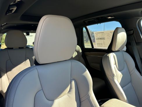 Used 2026 Volvo XC90 B6 Ultra w/ Protection Package Premier AWD/4WD image 9