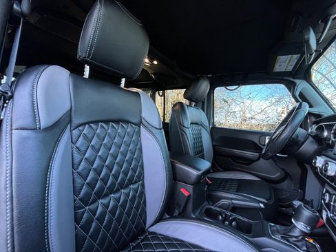Used 2019 Jeep Wrangler Unlimited Sport S image 19