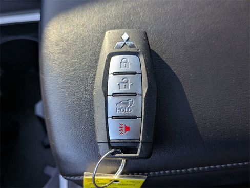 Used 2024 Mitsubishi Outlander SE image 30
