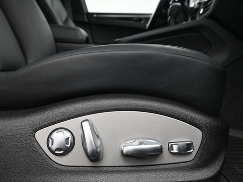Certified 2026 Porsche Macan image 15