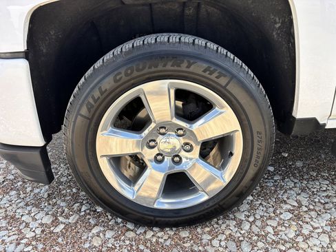 Used 2018 Chevrolet Silverado 1500 LT w/ Texas Edition image 9