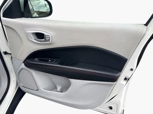 Used 2020 Jeep Compass Limited image 15