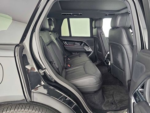 Used 2023 Land Rover Range Rover SE image 12