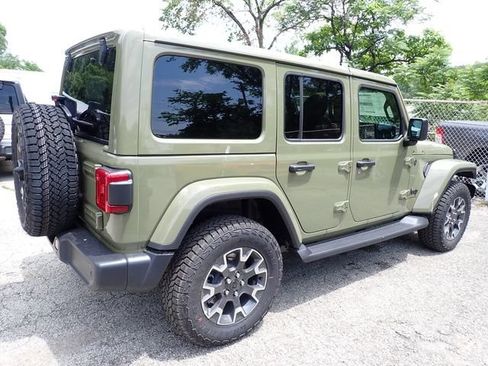 New 2026 Jeep Wrangler Unlimited Sahara AWD/4WD image 8