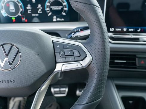 New 2026 Volkswagen Tiguan SE R-Line AWD/4WD image 25