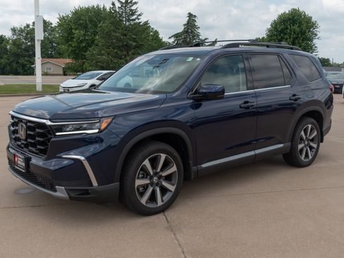 Used 2025 Honda Pilot Touring image 5