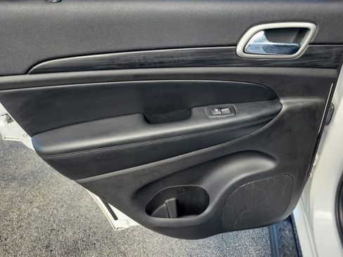 Used 2021 Jeep Grand Cherokee Laredo X RWD image 16