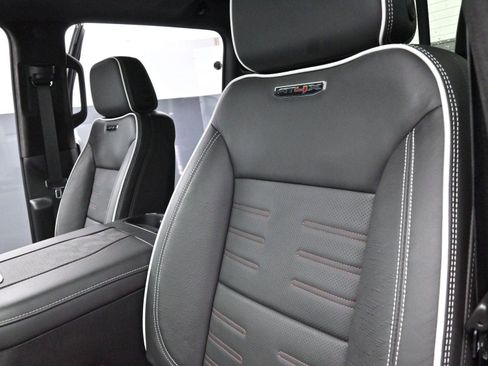 Used 2025 GMC Sierra 2500 AT4X image 35