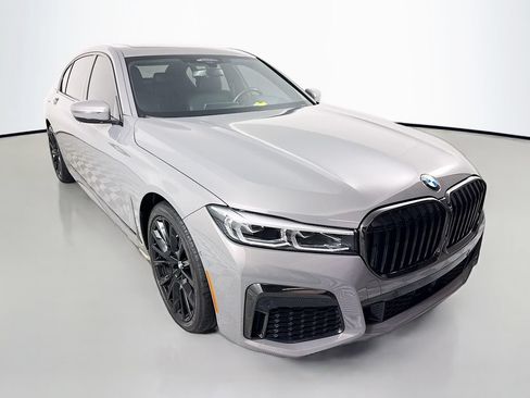 Used 2022 BMW 750i xDrive w/ Autobahn Package AWD/4WD image 7