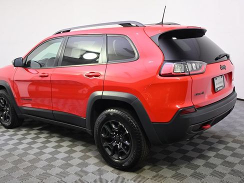 Used 2019 Jeep Cherokee Trailhawk AWD/4WD image 3