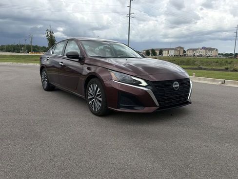 Used 2024 Nissan Altima 2.5 SV FWD image 7