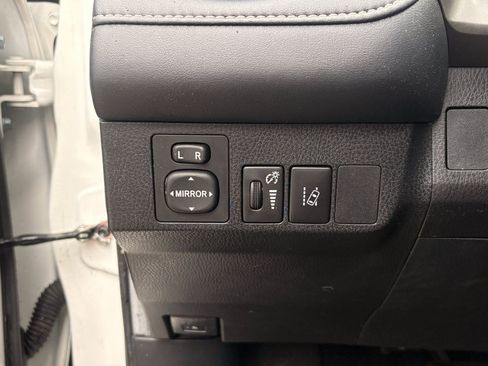 Used 2017 Toyota RAV4 XLE w/ Premium Special Value Package FWD image 9