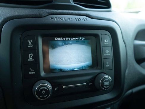 Used 2015 Jeep Renegade Latitude FWD image 22