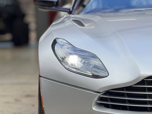 Used 2019 Aston Martin DB11 Volante image 4