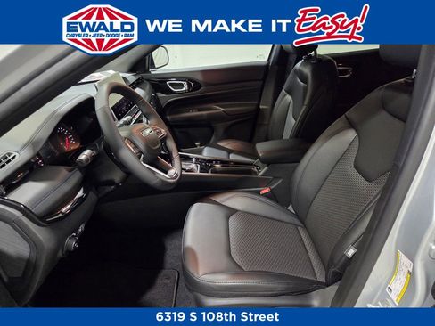 New 2026 Jeep Compass Latitude image 5