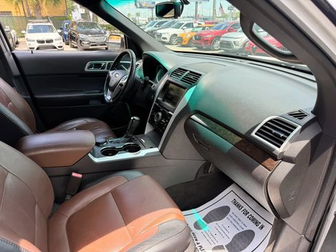 Used 2015 Ford Explorer Limited w/ Equipment Group 301A AWD/4WD image 18