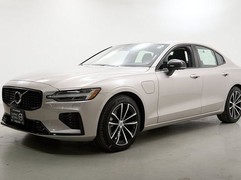 Certified 2025 Volvo S60 T8 Plus w/ Climate Package image 4