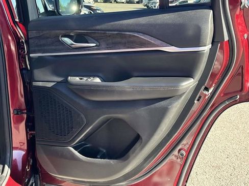 Used 2023 Jeep Grand Cherokee Limited image 23