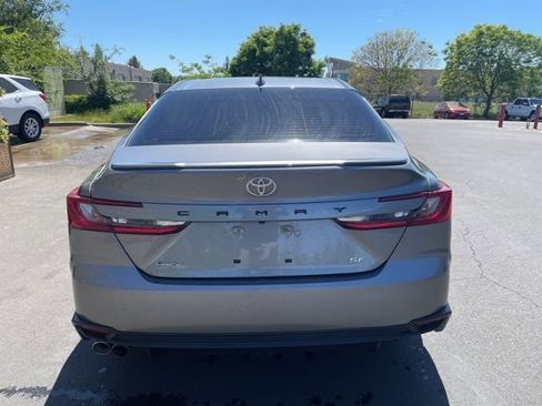 Used 2025 Toyota Camry SE image 5