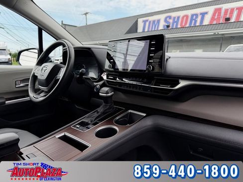 Used 2024 Toyota Sienna XLE FWD image 37