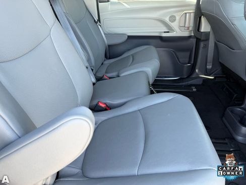 Used 2024 Toyota Sienna XLE FWD image 29