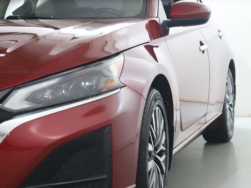 Used 2023 Nissan Altima 2.5 SV AWD/4WD image 5